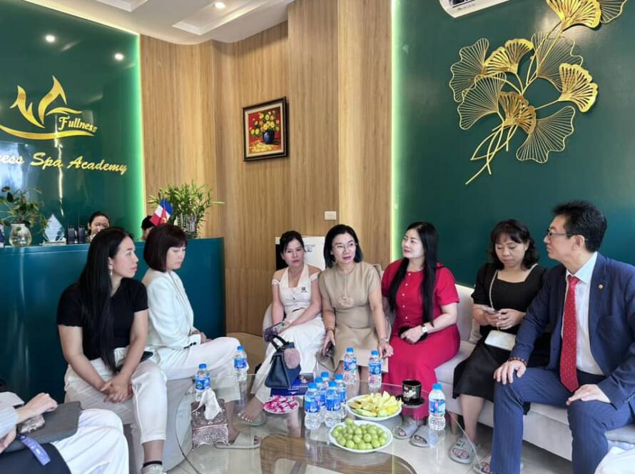 Phụ nữ sau 40 tuổi nên dùng kem dưỡng da gì tốt