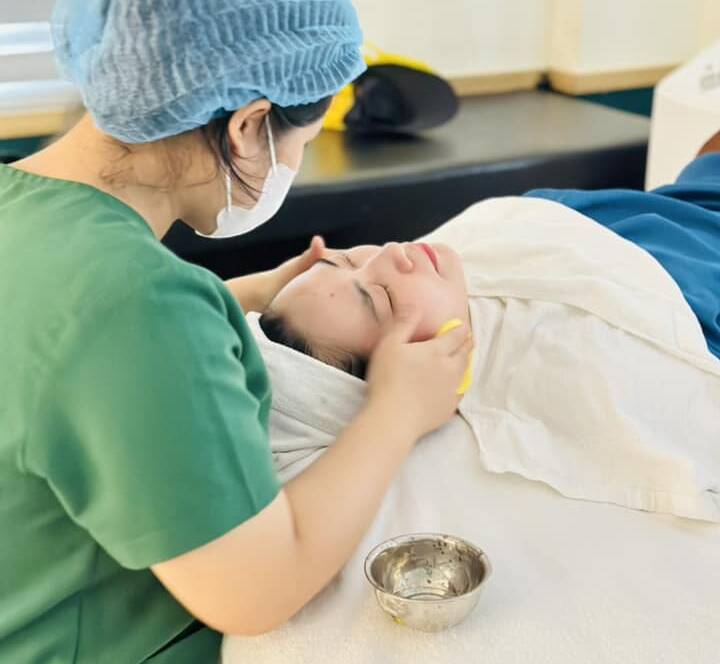 Kem trị mụn chứa tinh chất nghệ từ Hàn Quốc