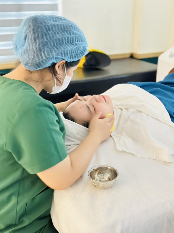 Kem trị mụn chứa tinh chất nghệ từ Hàn Quốc