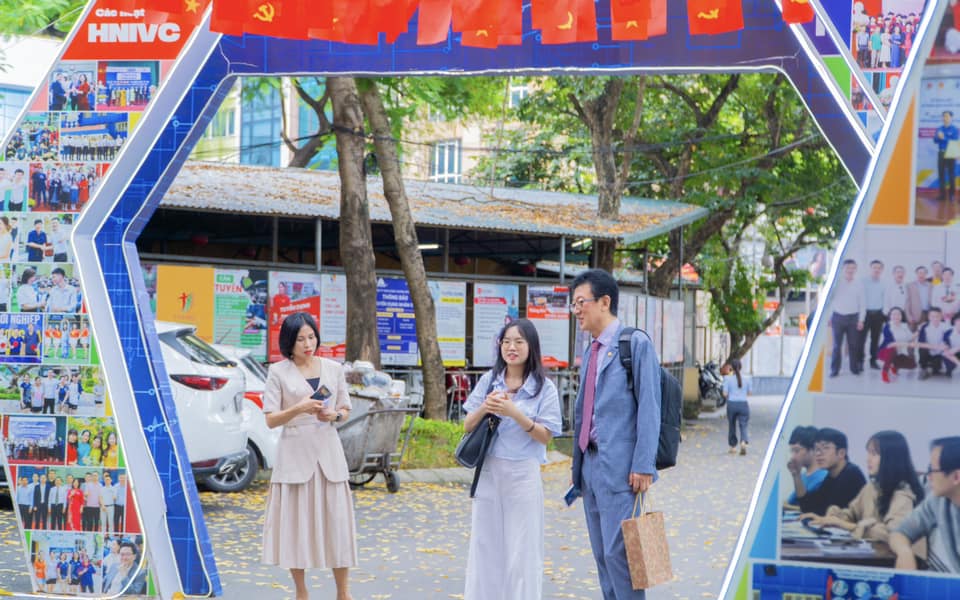 Tại sao phụ nữ chúng ta lại luôn muốn làm đẹp