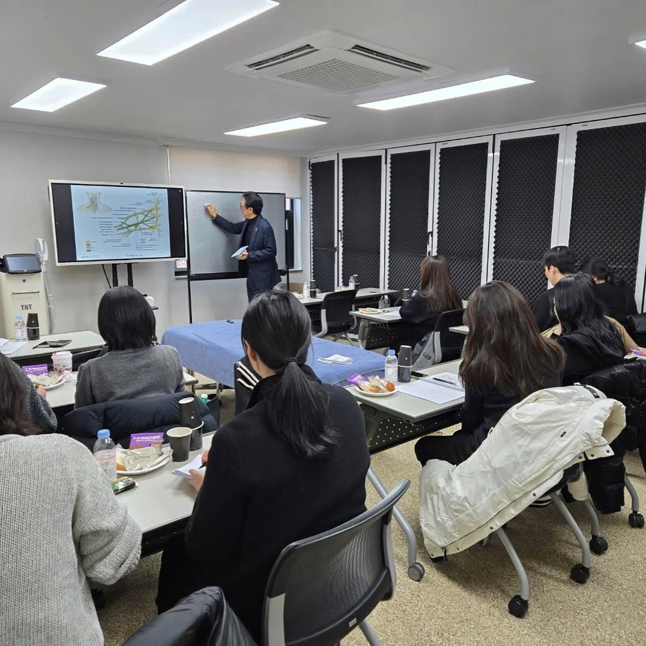 Khóa học hiểu về cấp ẩm cho da