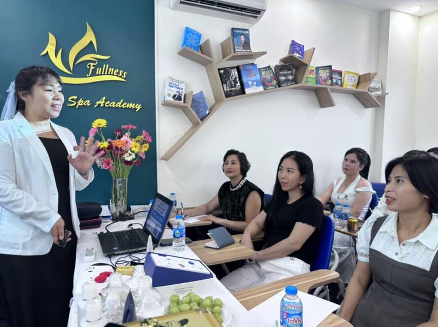 Khóa học tìm hiểu về cách nối mi và làm đẹp chúng