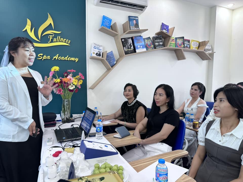 Khóa học tìm hiểu về cách nối mi và làm đẹp chúng