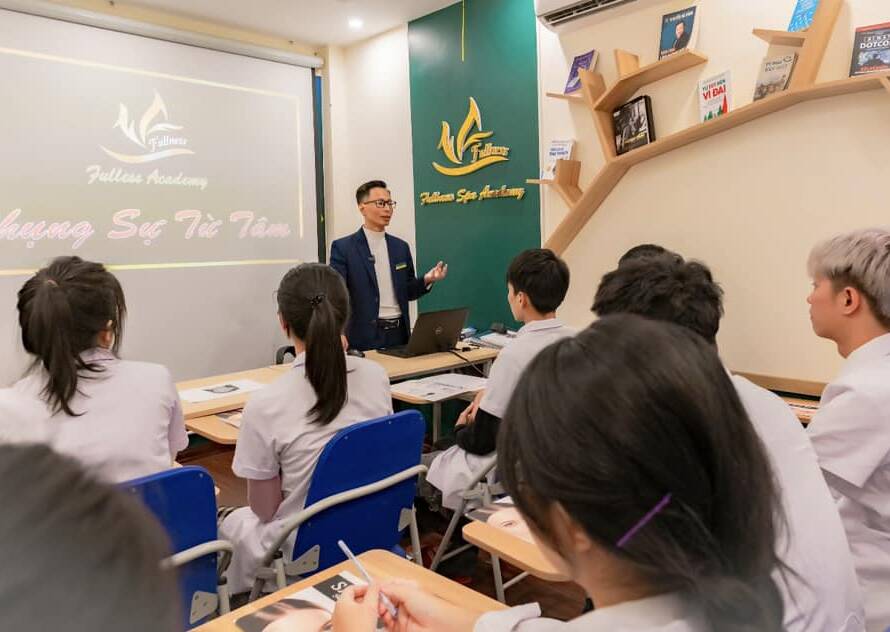 Khóa học tìm hiểu về móng tay, các loại móng tay và cách tạo khuôn móng