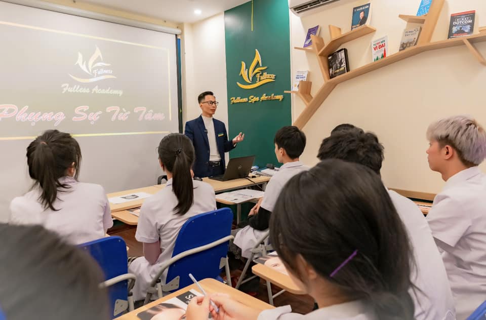 Khóa học tìm hiểu về móng tay, các loại móng tay và cách tạo khuôn móng