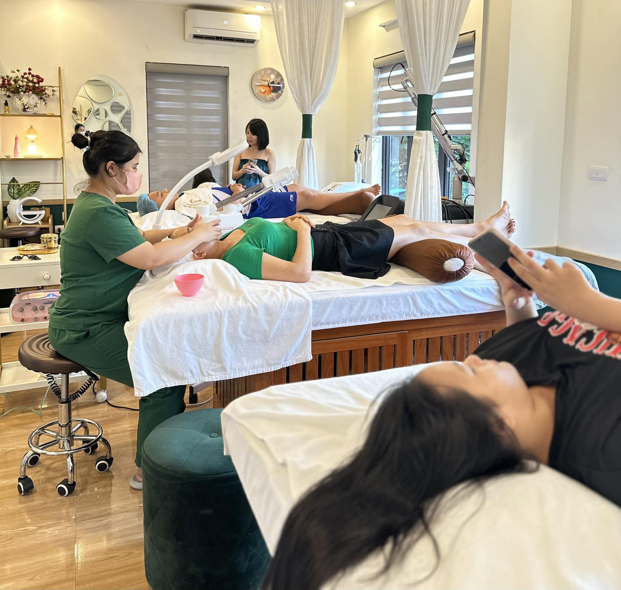 Khóa học tìm hiểu về gội đầu dưỡng sinh Trung Hoa. Tại sao đây được coi là dịch vụ chăm sóc đi kèm không thể thiếu với bất cứ Spa chuyên nghiệp nào ?