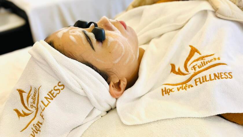Học cách quấn khăn đầu tại Spa sao cho đúng cách, cần chuẩn bị những gì trước khi thực hiện