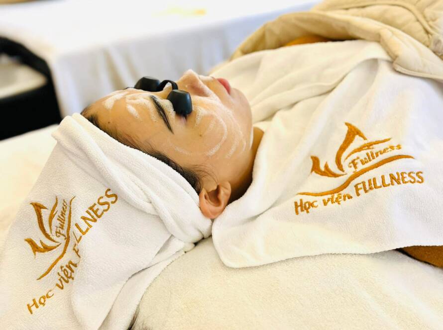 Học cách quấn khăn đầu tại Spa sao cho đúng cách, cần chuẩn bị những gì trước khi thực hiện