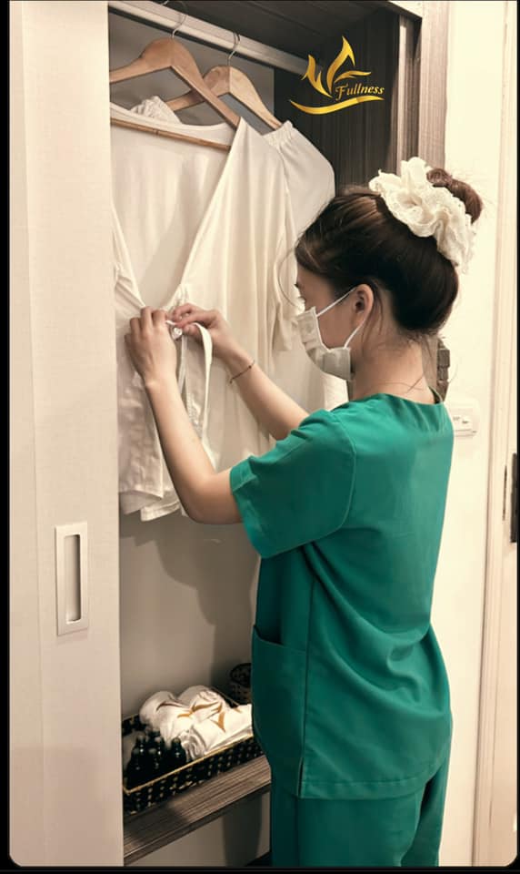 Học kỹ thuật lau khăn ấm sau chăm sóc da mặt tại Spa, hướng dẫn cho người mới bắt đầu