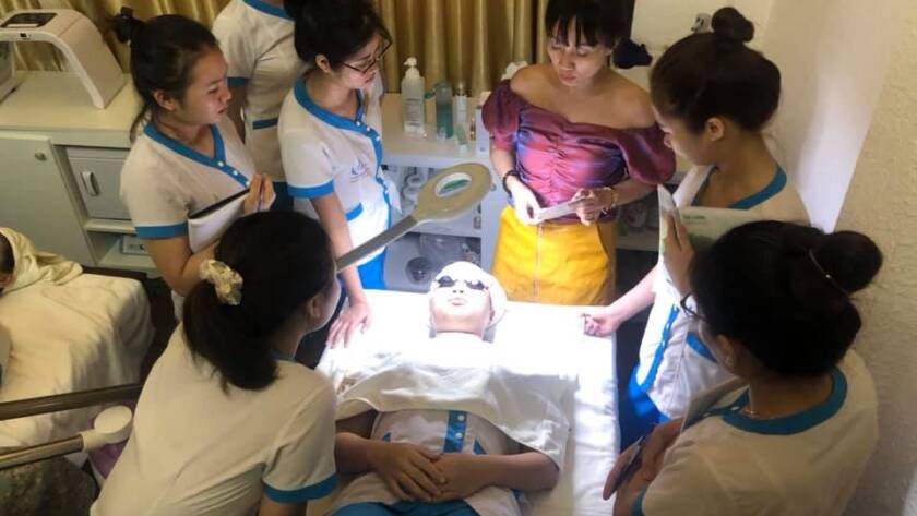Mụn ẩn nằm sâu dưới da, đâu là kỹ thuật trị mụn đúng !