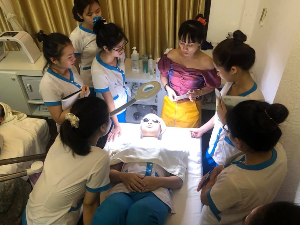 Mụn ẩn nằm sâu dưới da, đâu là kỹ thuật trị mụn đúng !