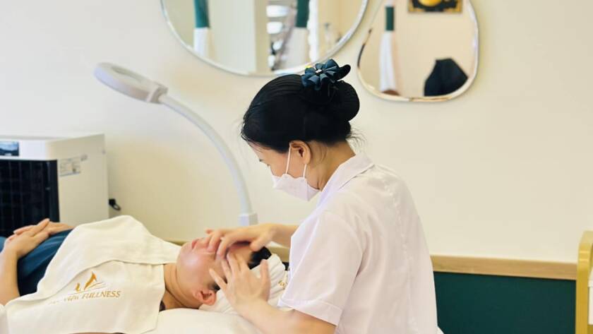 Chăm sóc da chuẩn y khoa và thư giãn với 11 bước