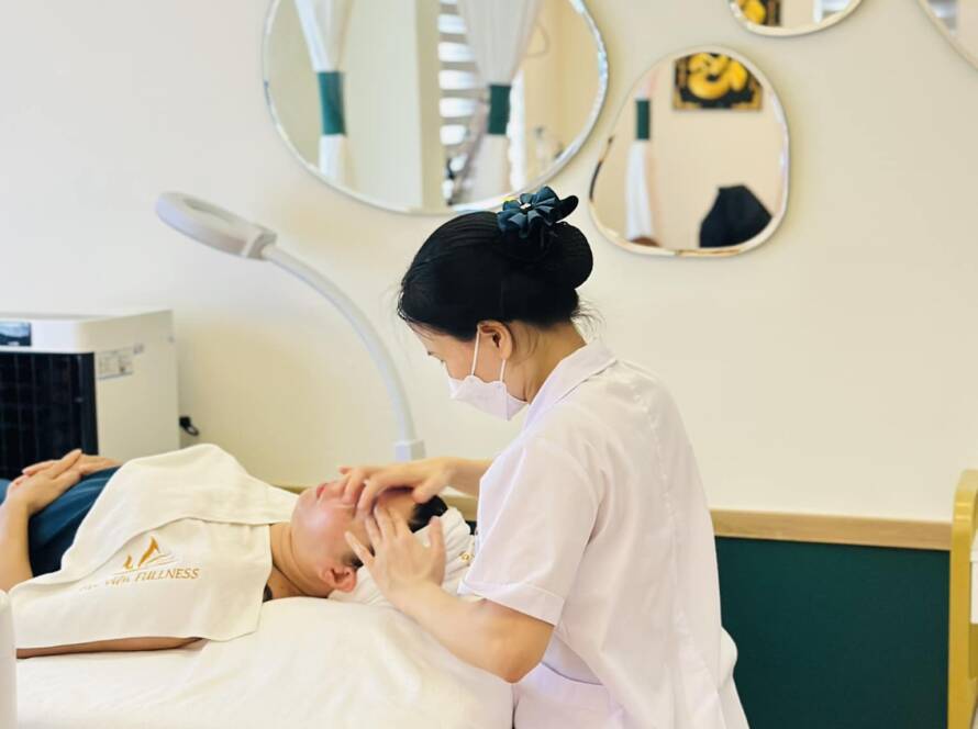 Chăm sóc da chuẩn y khoa và thư giãn với 11 bước