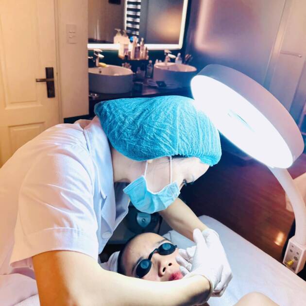 Chăm sóc da vùng mắt, môi, cổ