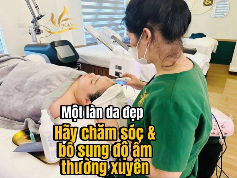 Hướng dẫn bước rửa mặt trong quy trình chăm sóc da tại Spa Fullness