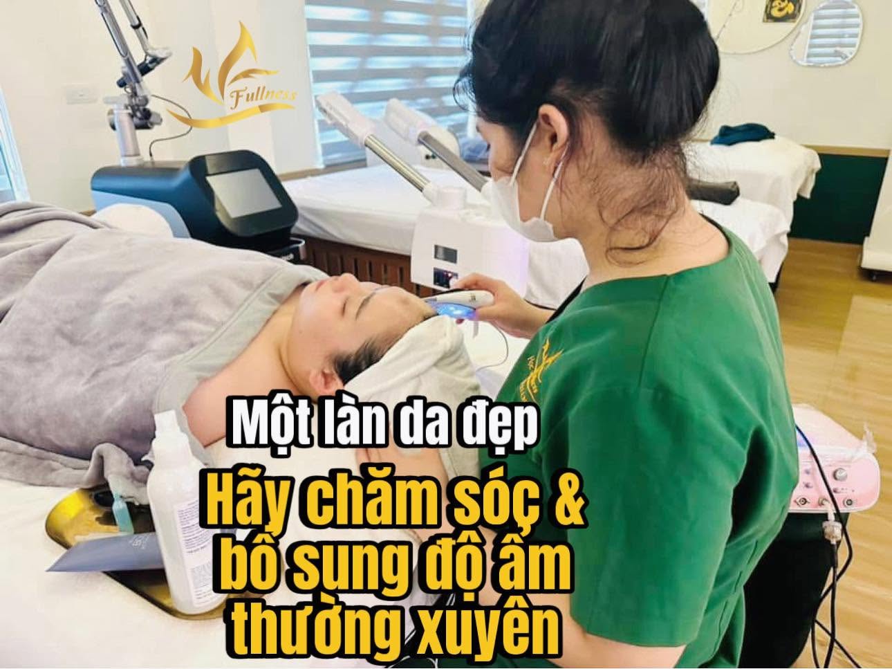 Hướng dẫn bước rửa mặt trong quy trình chăm sóc da tại Spa Fullness